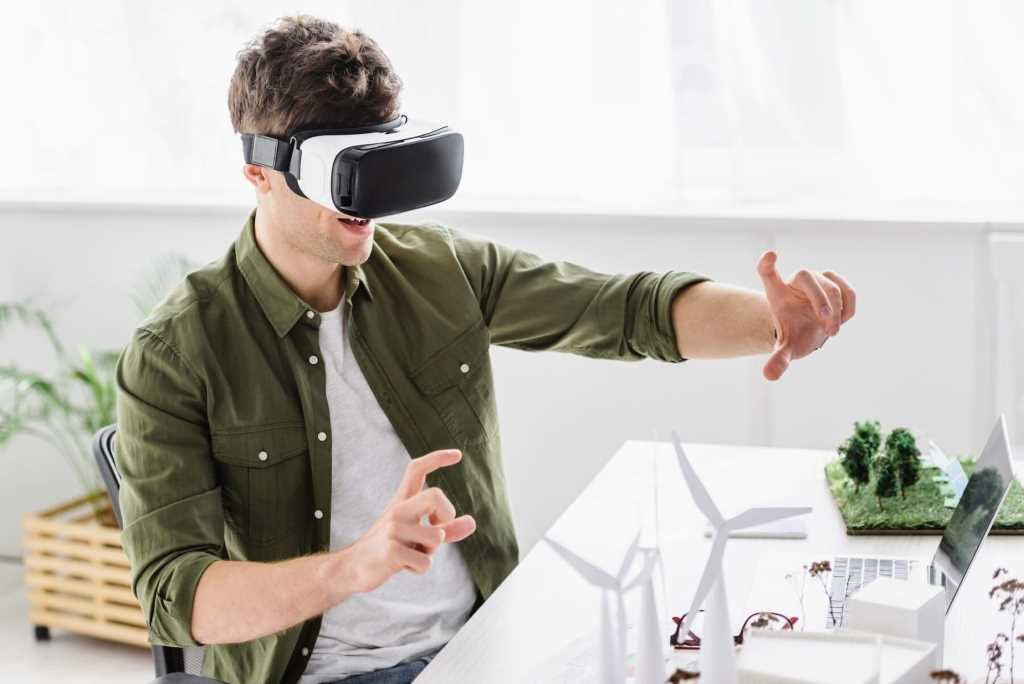 How can VR be used for entertainment